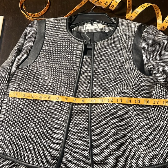 Calvin Klein 2 piece suit - Picture 8 of 9